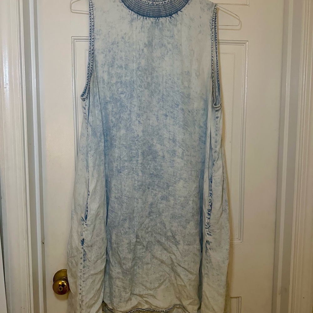 Blue Sleeveless Sheath Dress with Crew Neck